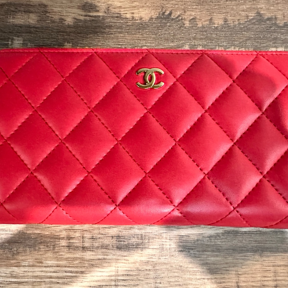 Authentic ⭐️CHANEL Red Lambskin Wallet ⭐️
